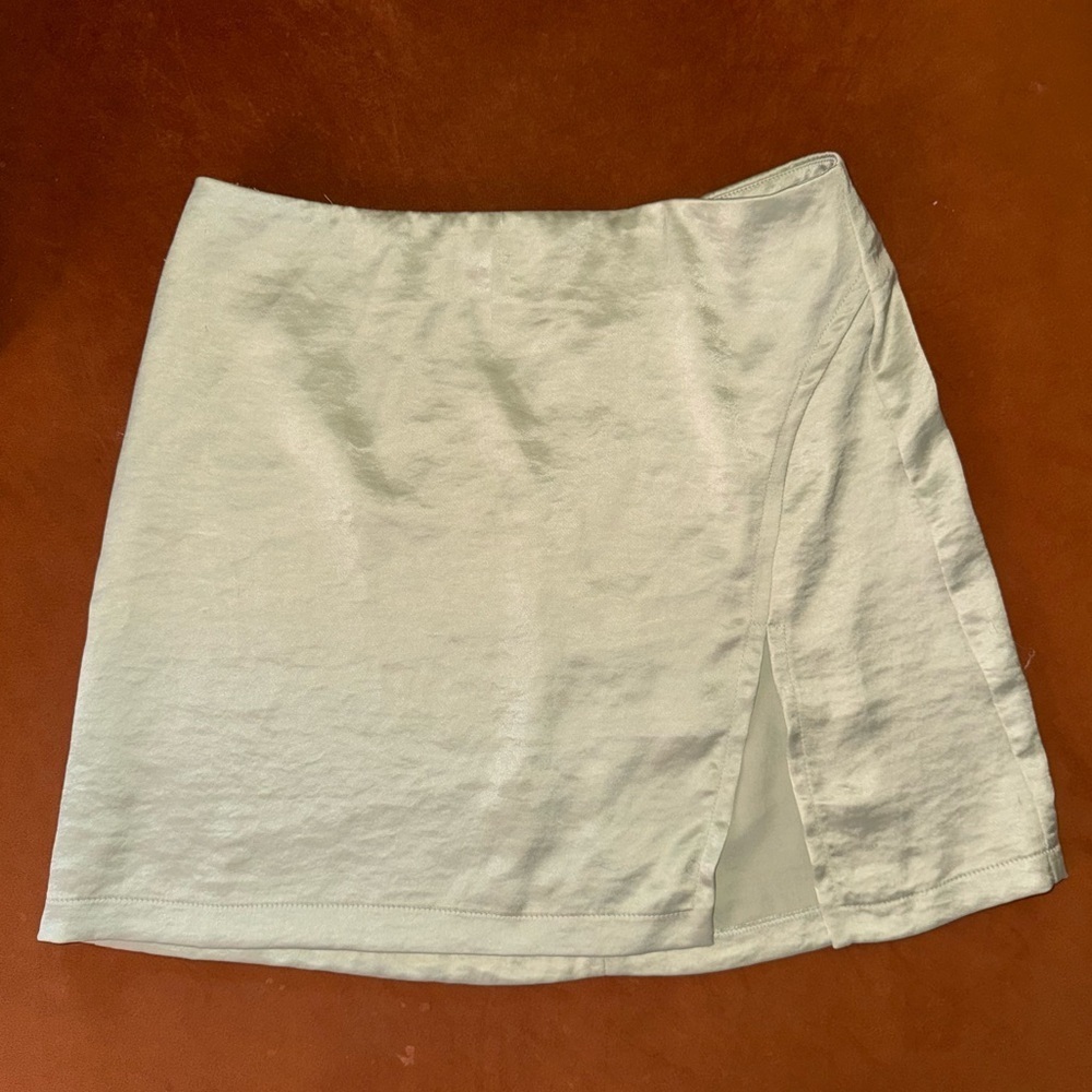 Forever 21 Satin High Waisted Mini Skirt in Light Green | M | NWT